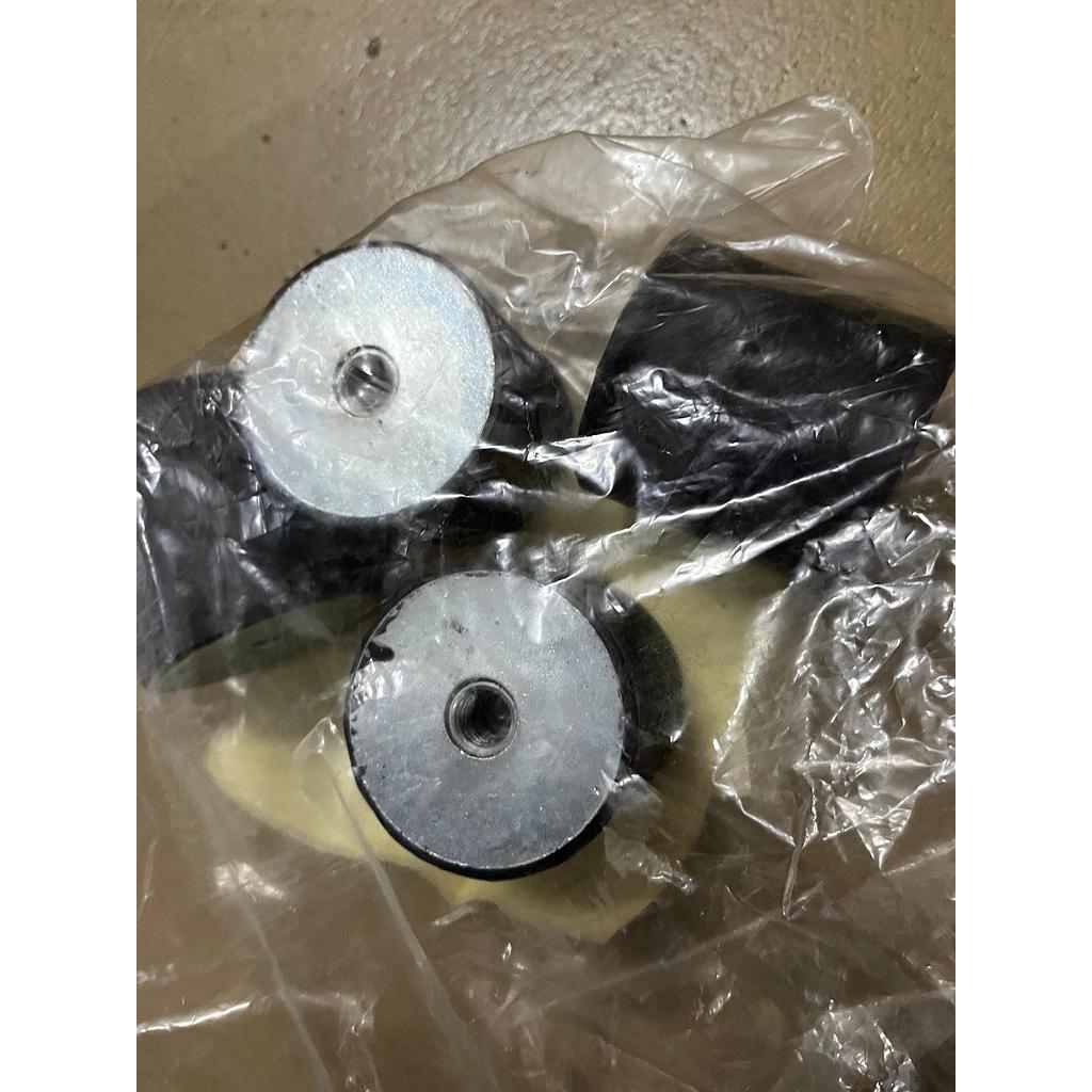 Gummi-Metall-Puffer 50 X 50 X M 10 Innengewinde